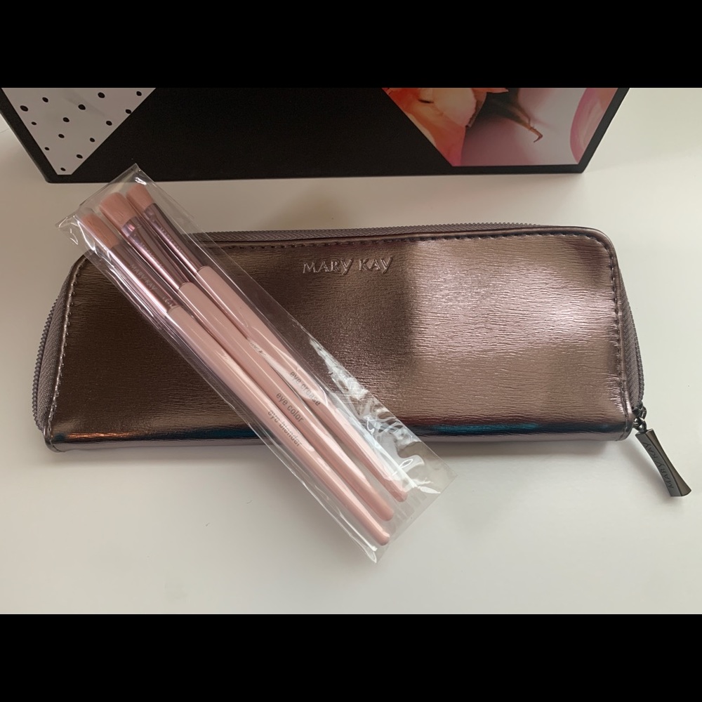 Eye makeup brushes with carry case.